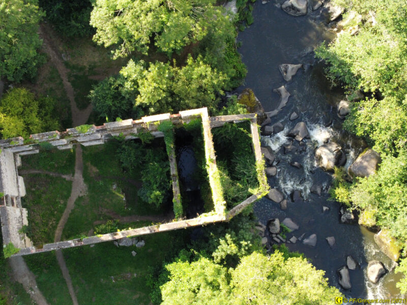 Rivière, filature et vieux chêne (par drone) — 15
