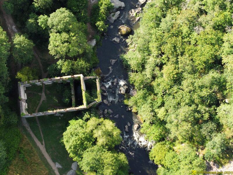 Rivière, filature et vieux chêne (par drone) — 17
