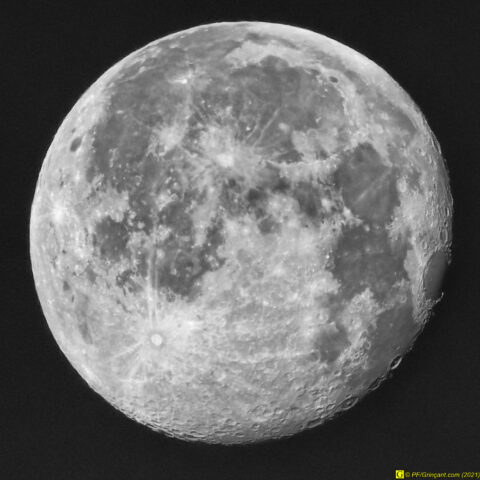 Pleine lune, 21/12/2021-08h46 — Crop + N&B +Contraste