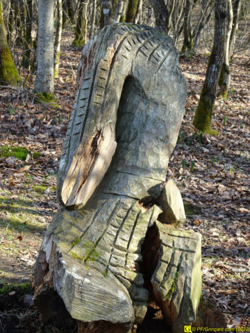 Le serpent, jambe de la Fée Mélusine ?