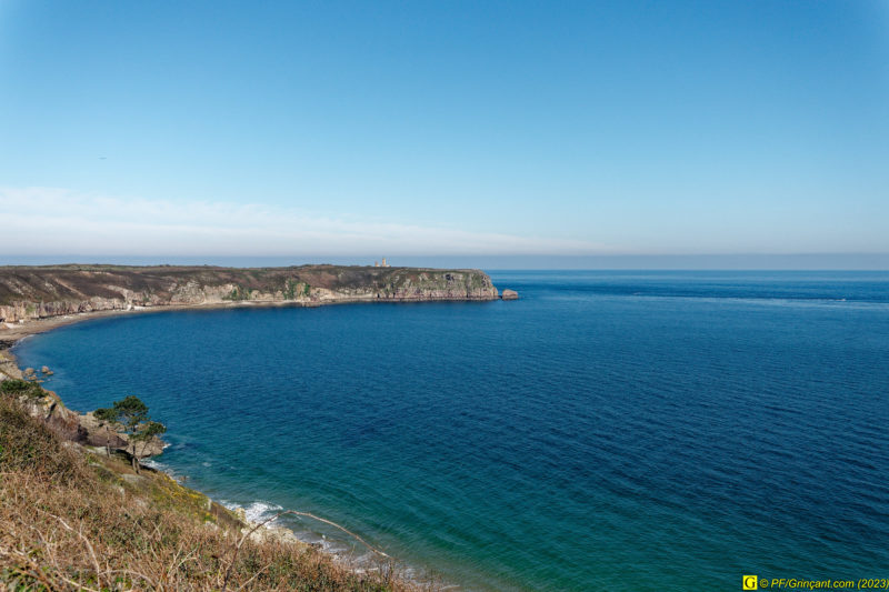 1 – Sur le GR34, au loin, le Cap Fréhel