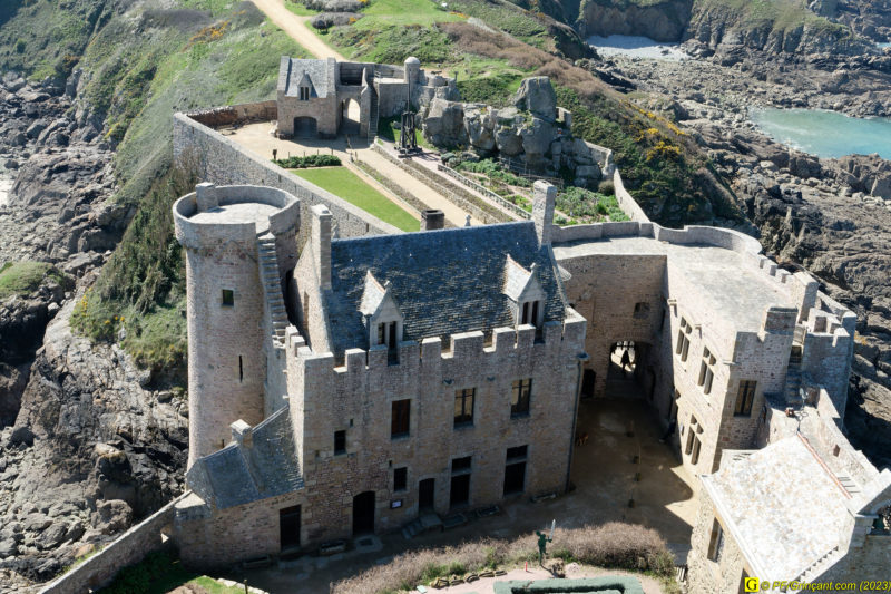 16 – Le Fort La Latte vu du donjon