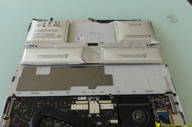 Microsoft Surface Book Gen 1, 4 batteries (gonflées) dans la base/clavier