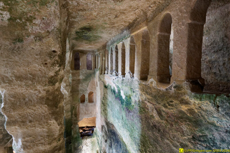 Aubeterre-sur-Dronne — L'église monolithe Saint-Jean