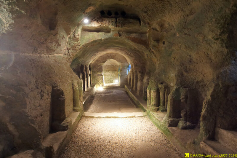 Aubeterre-sur-Dronne — L'église monolithe Saint-Jean