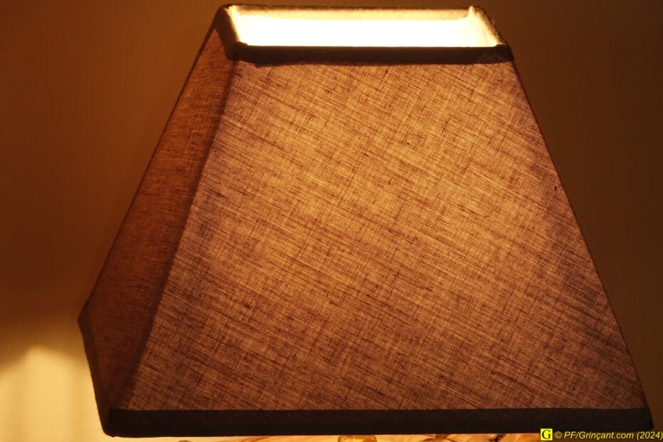 Abat-jour sur lampe de table