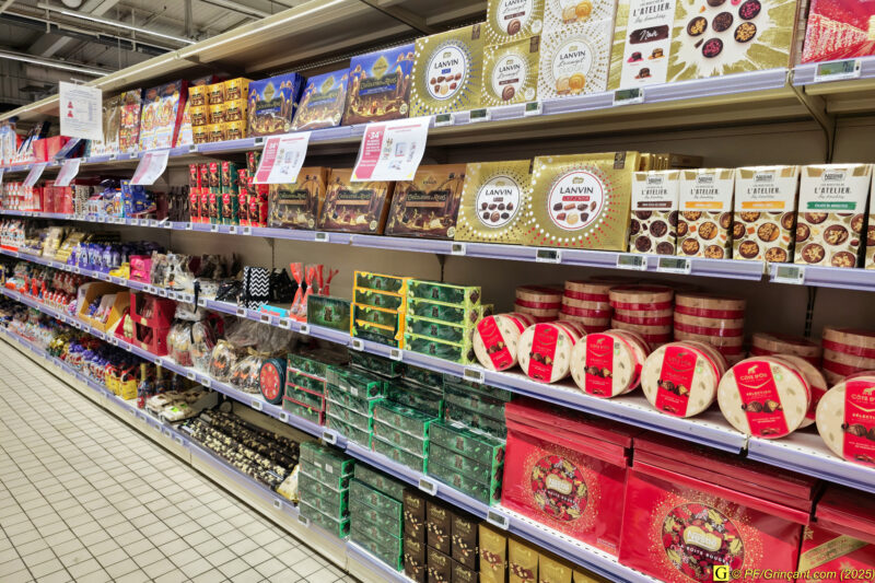 Chocolats invendus dans un hypermarché Carrefour (12/01/2025) Chocolats invendus dans un hypermarché Carrefour (12/01/2025)