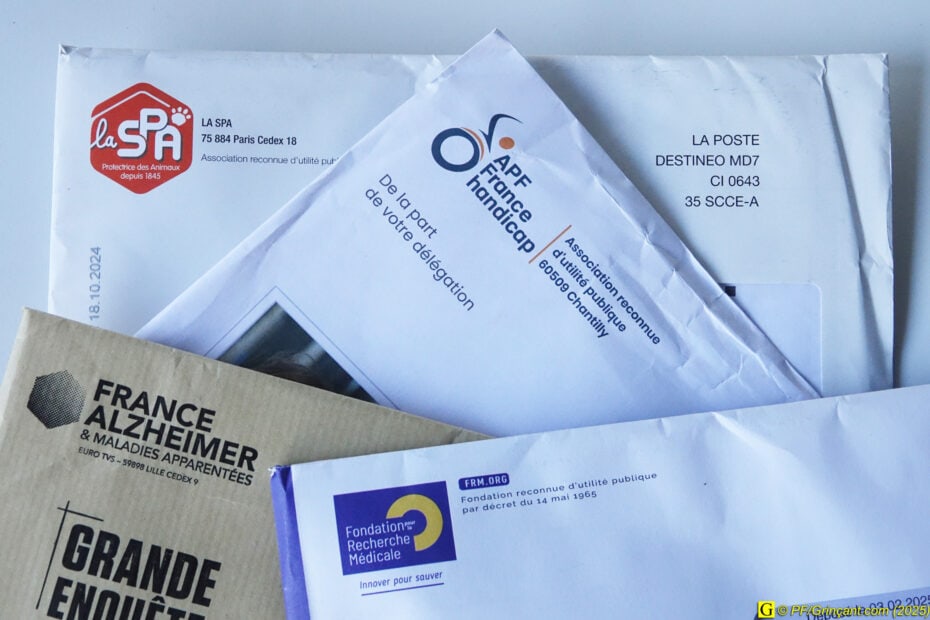 4 plis postaux de "charity business"