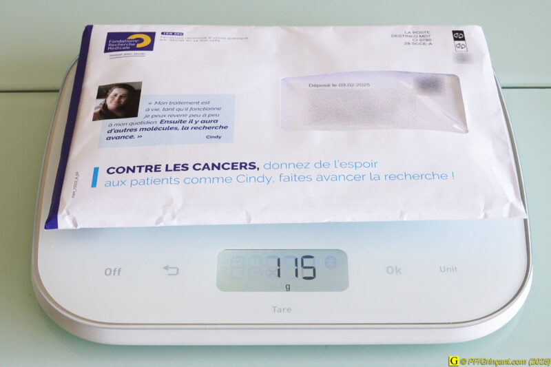 Pli Fondation pour la Recherche médicale : sur la balance, 115 grammes Pli Fondation pour la Recherche médicale : sur la balance, 115 grammes