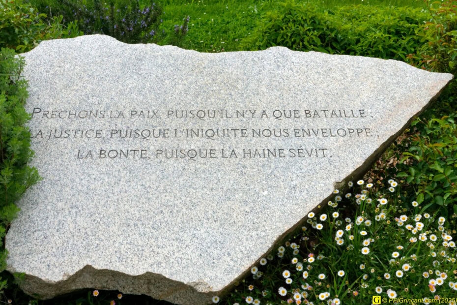 Stèle : Citation du recueil "La Mêlée sociale" (1907) de Georges Clemenceau