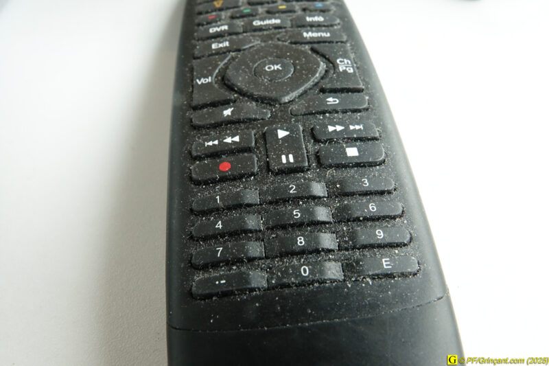 Télécommande universelle Logitech Harmony Companion matériaux devenus collants